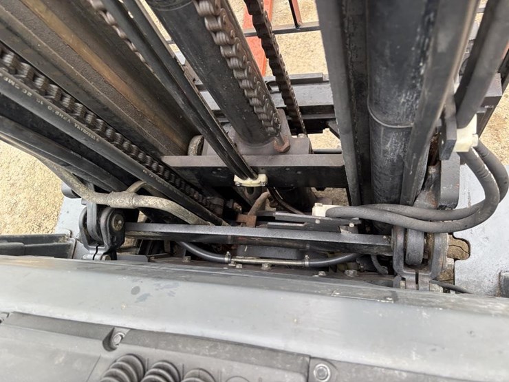 2011-toyota-8fgcu30-image-13