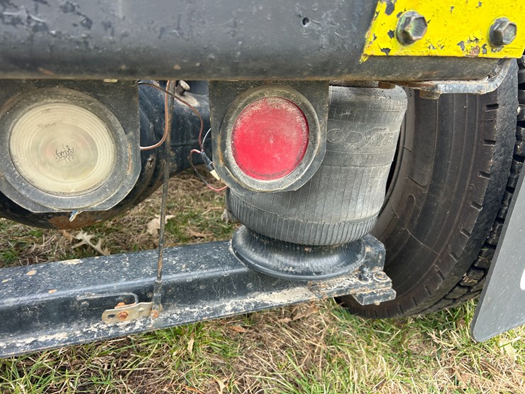 #95-•-volvo-semi-image-27