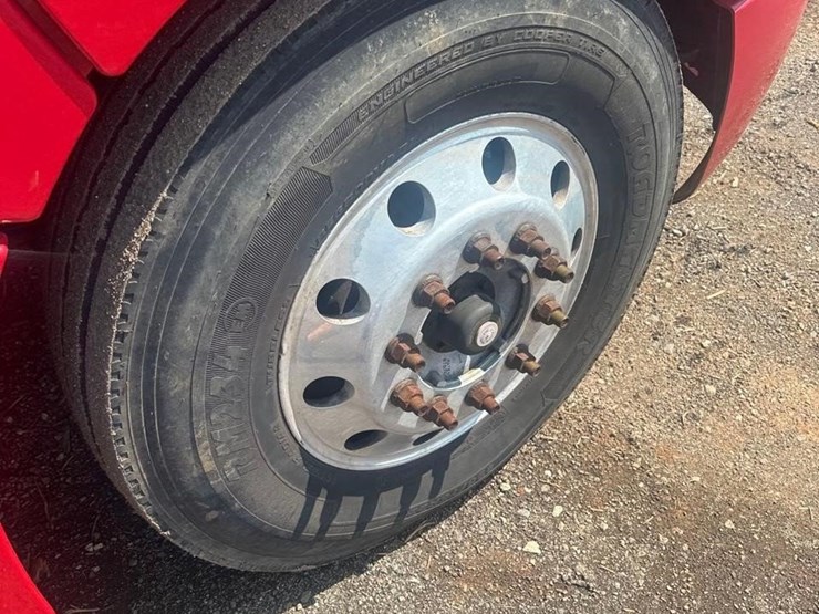 2010-peterbilt-387-image-11