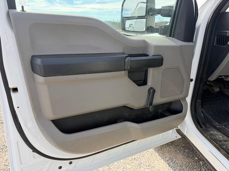 2018-ford-f350-xl-image-19