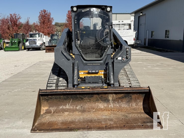 2017-deere-331g-image-8