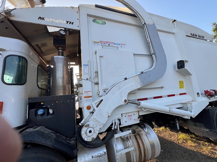 peterbilt-520-image-53