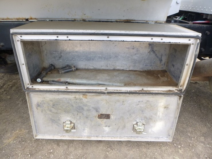 peterbilt-330-image-32