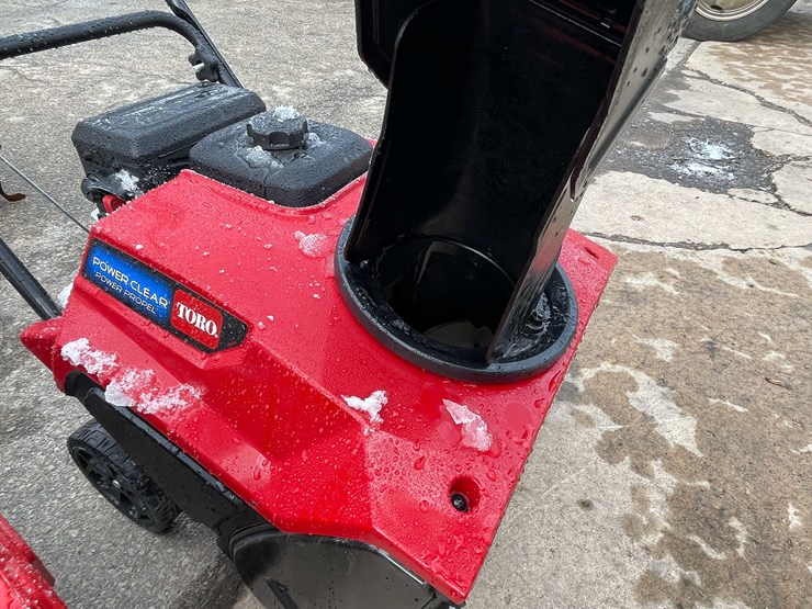 #6121-•-toro-single-stage-snow-blower-(o3)-image-7
