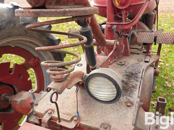 1951-farmall-m-2wd-tractor-image-13