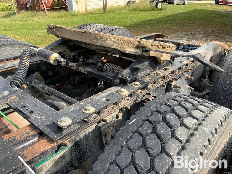 1997-freightliner-fld120-image-11