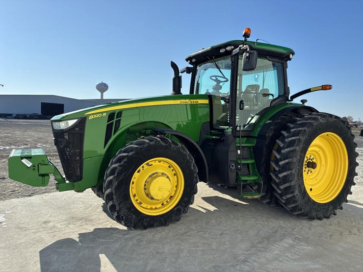 john-deere-8320r-image-12