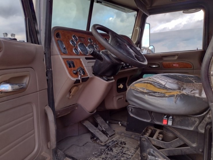 peterbilt-365-image-13