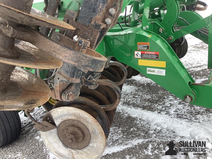 2014-john-deere-2623vt-image-17