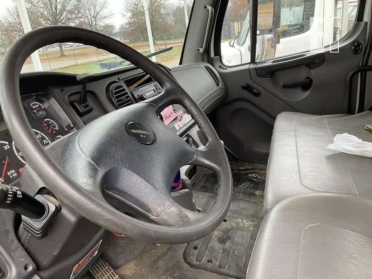 freightliner-business-class-m2-100-image-6