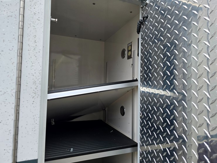 2010-ford-e450-image-40