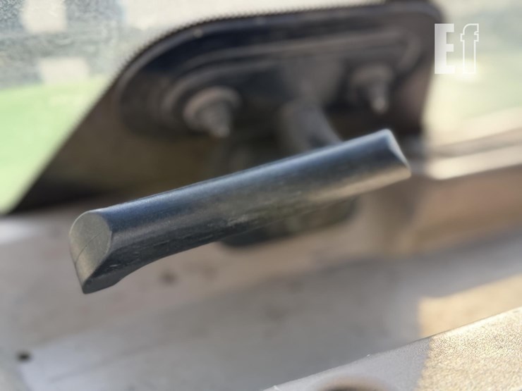 2019-john-deere-gator-xuv-835r-image-18