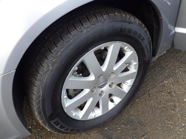 chrysler-town-&-country-image-13