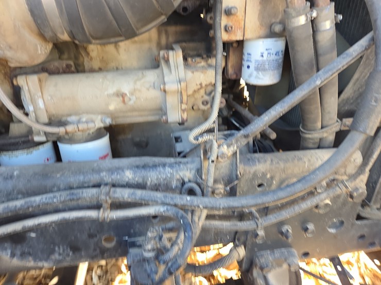 1988-freightliner-day-cab-semi-image-45