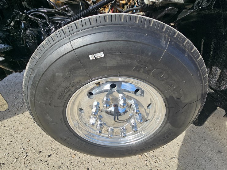 2009-peterbilt-365-image-109