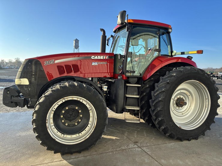 case-ih-magnum-305-image-11