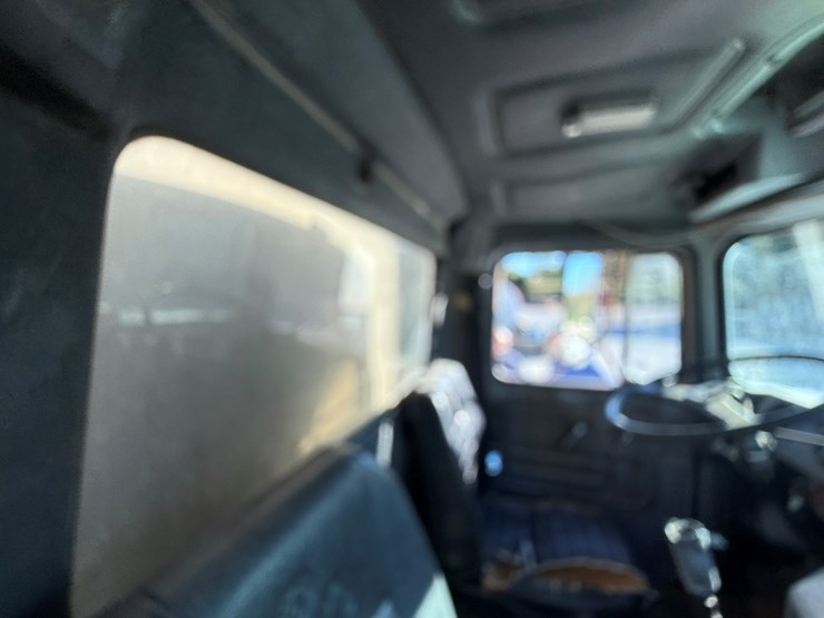 mack-r686st-image-89