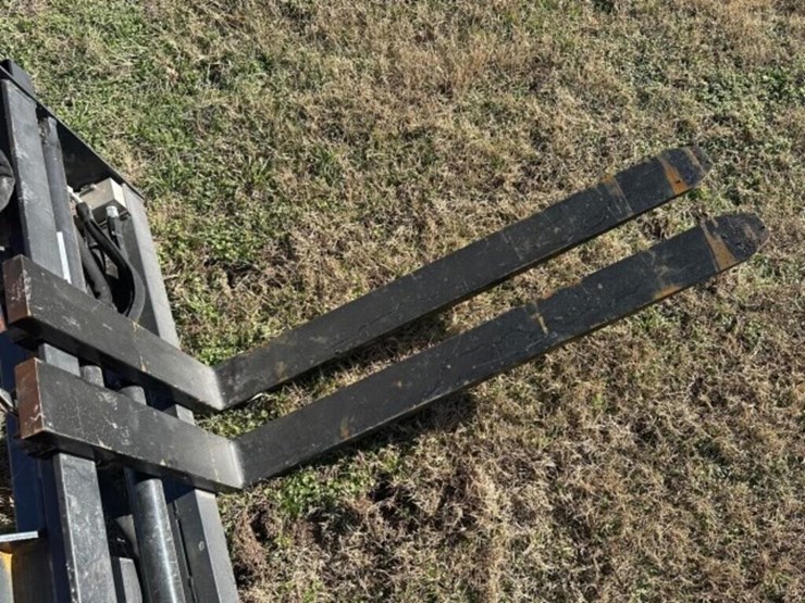 2025-wolverine-skid-steer-hydraulic-pallet-forks-image-9