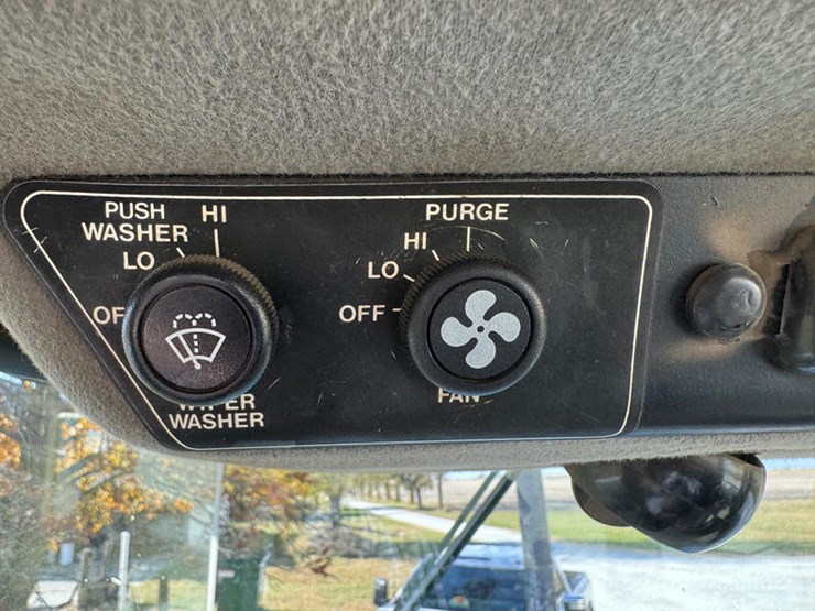 1989-ford-876-image-22