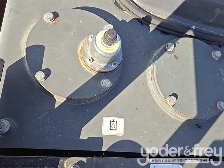 2021-case-cx210-lc-image-137