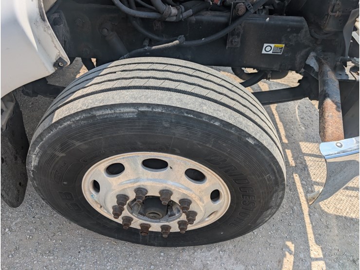 peterbilt-335-image-13