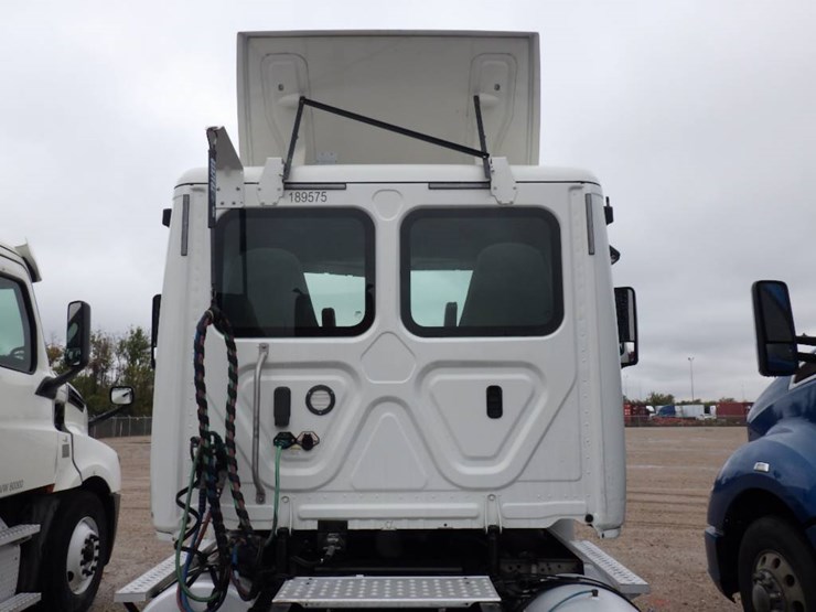 2018-freightliner-cascadia-125-image-7