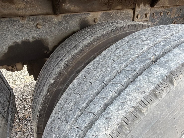 peterbilt-357-image-12