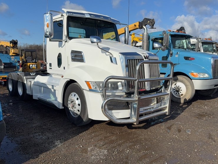 2018-western-star-5700xe-image-3