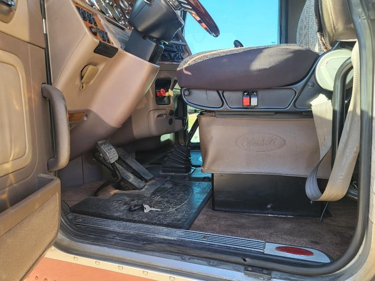 peterbilt-389-image-55