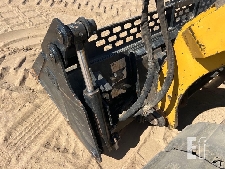 2016-caterpillar-259d-image-12