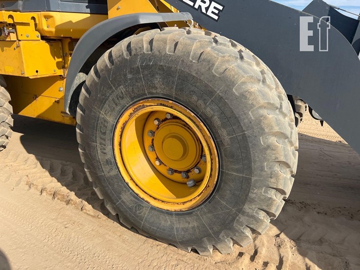 2020-deere-444l-image-23