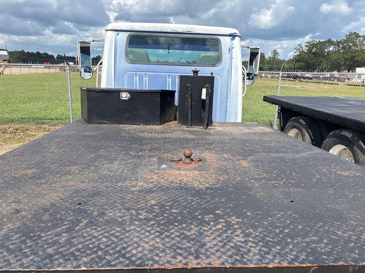 international-4700-image-5