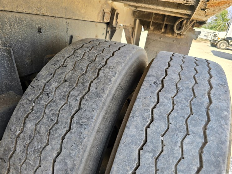 2003-peterbilt-320-image-93