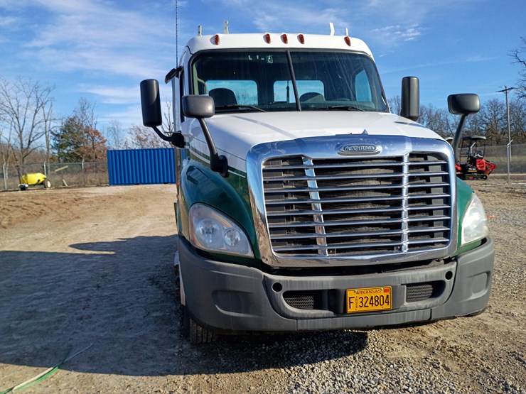 freightliner-cascadia-125-image-15