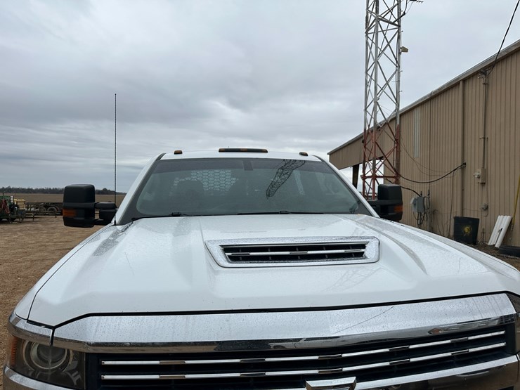 2017-chevrolet-3500hd-image-7