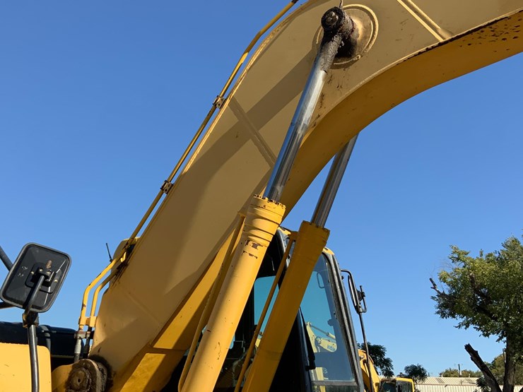 komatsu-pc220-lc-8-image-19