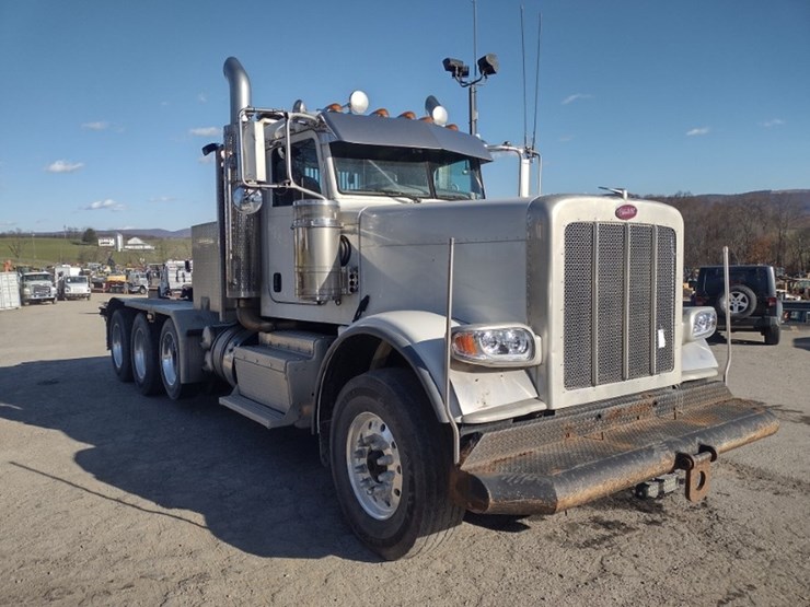 peterbilt-388-image-37