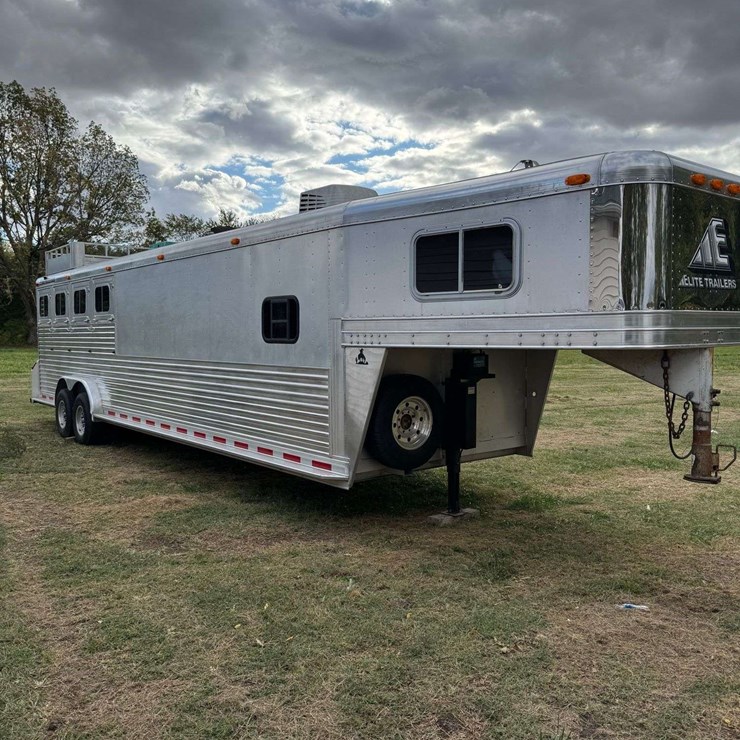 2000 Elite MFG Gooseneck Aluminum Horse trailer with living quarters, 4 Horse Slant, Matted Floor, Bath, Shower, Sink, Hay Rack, Tandem Axle, Spare Tire, Has Generator runs off gas, or 30 amp hookup, Inside has been redone and updated,- 1E9WG3020Y0175207