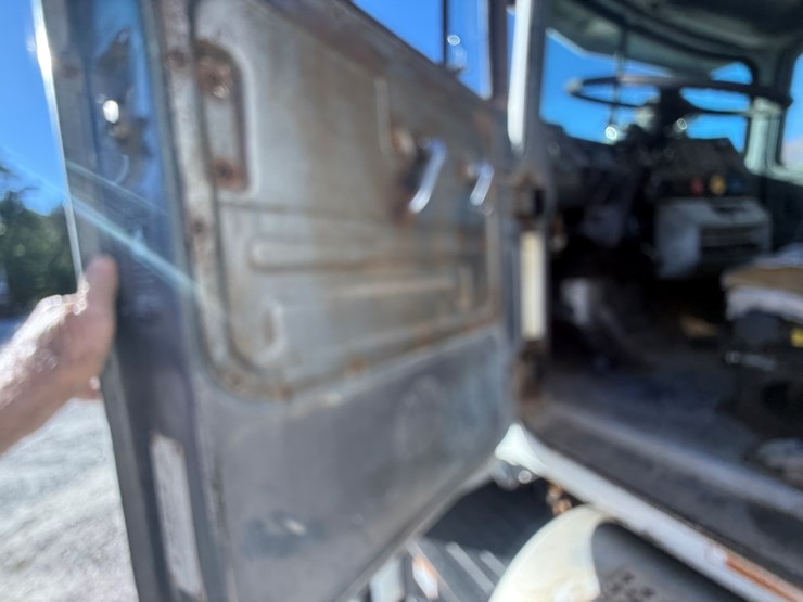 mack-r686st-image-98