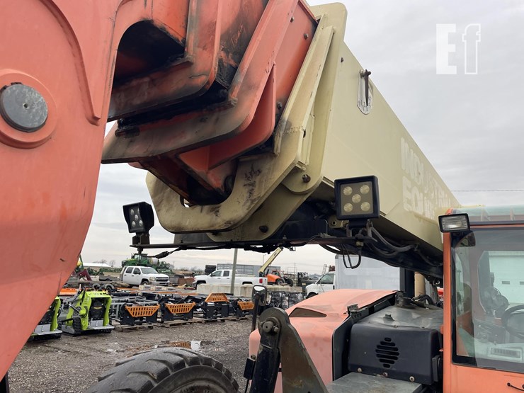 2011-jlg-g10-55a-image-14