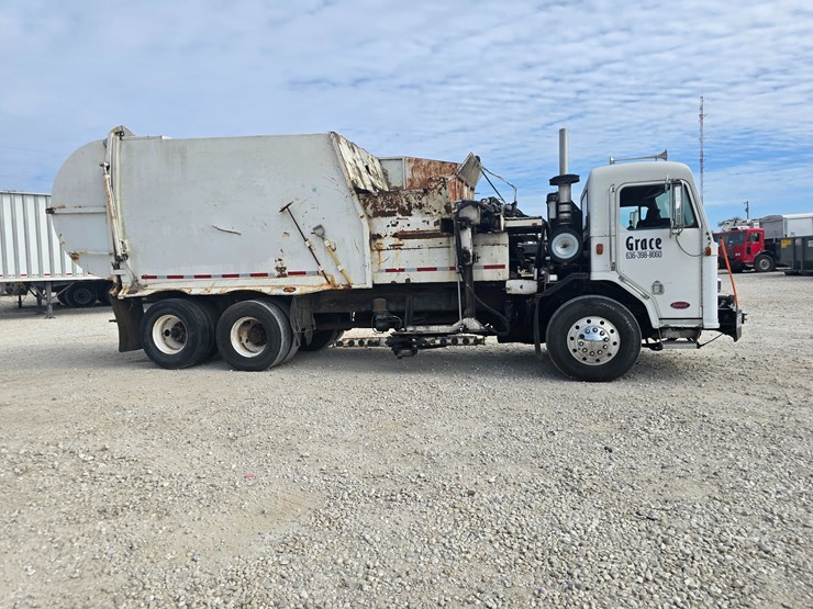 2003-peterbilt-320-image-29