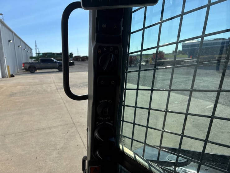 new-holland-c334-image-55