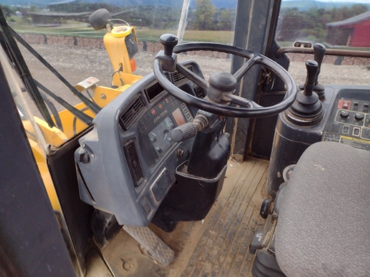 john-deere-444h-image-11