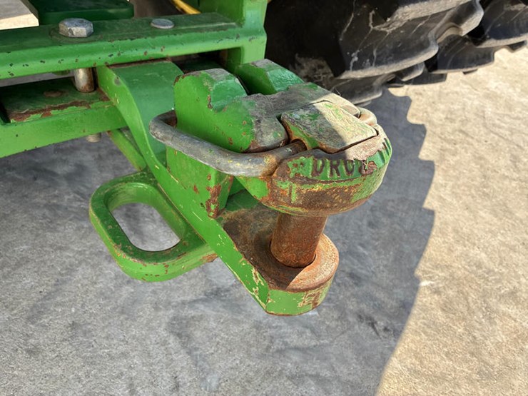 john-deere-8320r-image-33