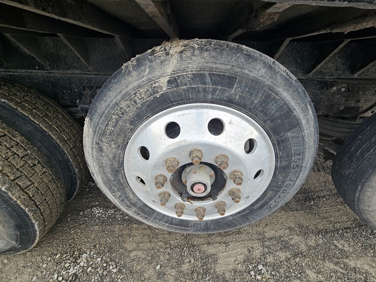 freightliner-columbia-120-image-116