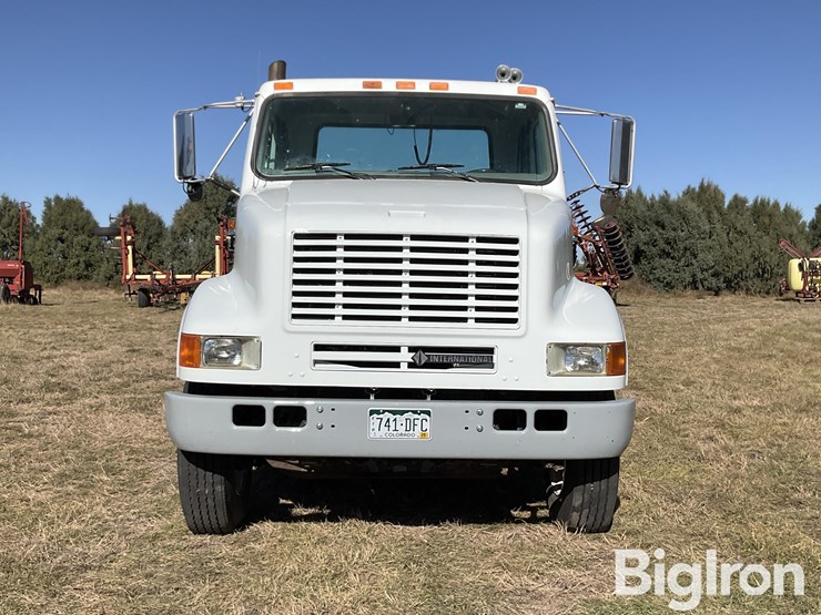 1996-international-8100-image-2