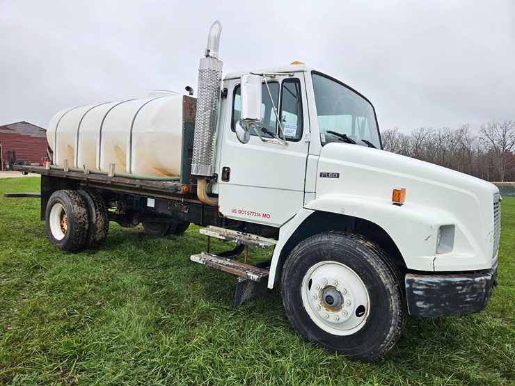 freightliner-fl70-image-23