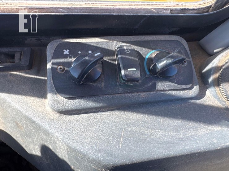 2019-caterpillar-305.5e2-cr-image-29