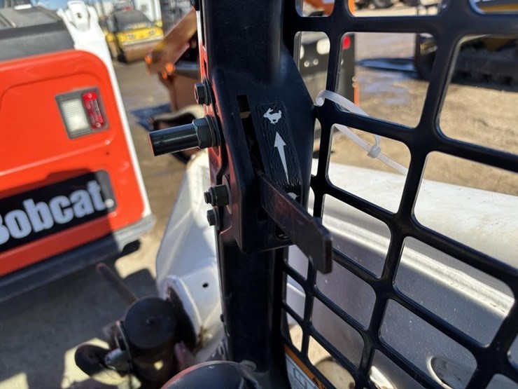 2013-bobcat-t550-image-27