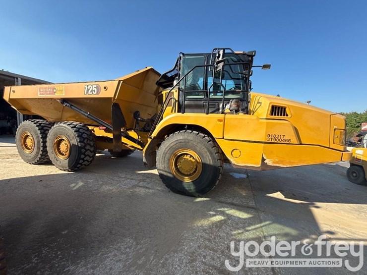 caterpillar-725-image-6